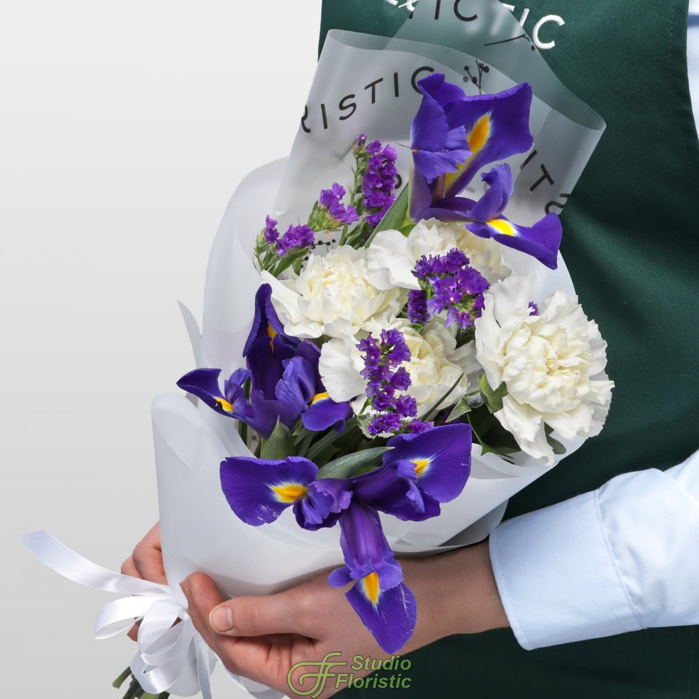 Букет из Ирисов и Диантусов «Сумерки в саду» Букет из Ирисов и Диантусов «Сумерки в саду»