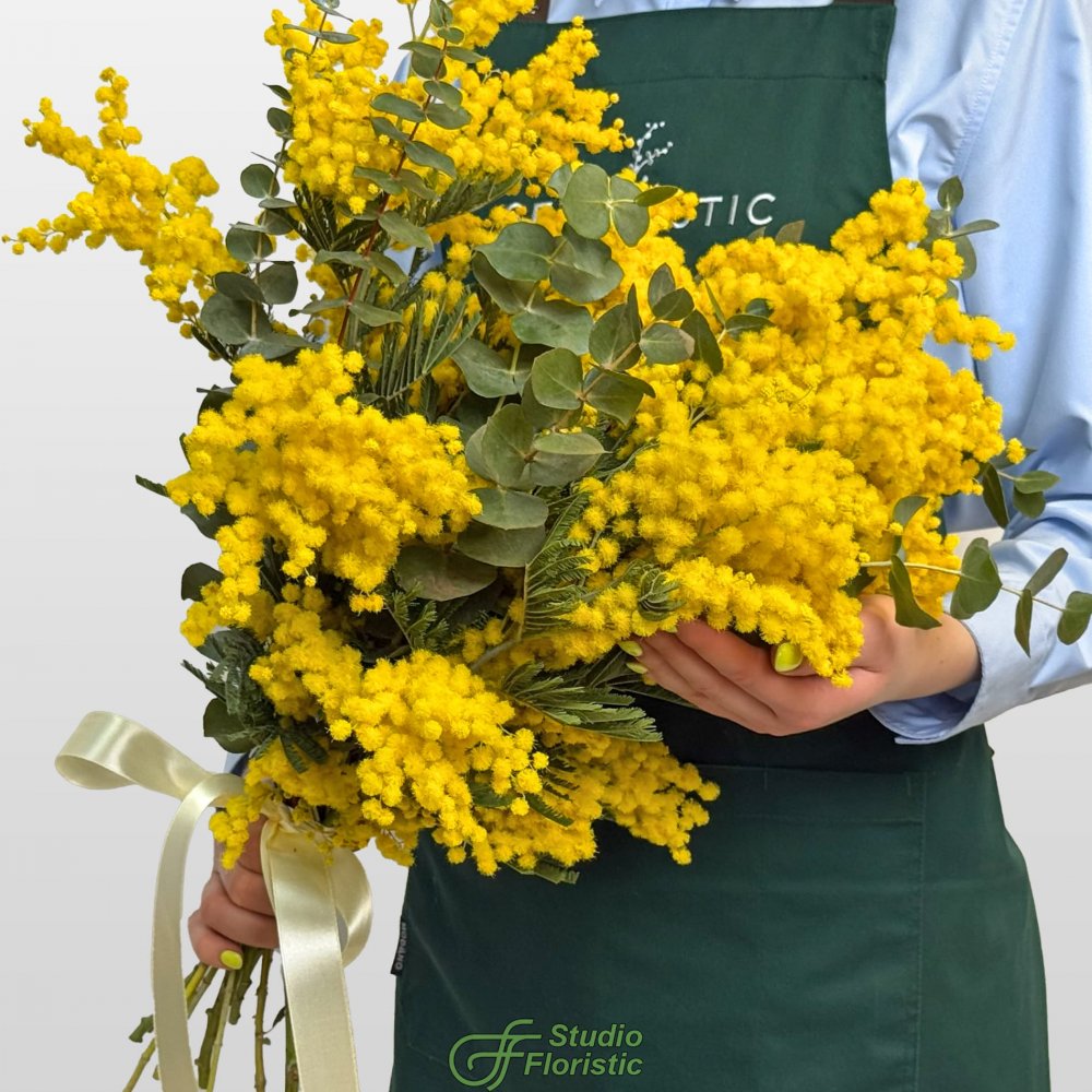 Букет из Мимоз 9 шт с эвкалиптом «Солнце в ладонях» Букет из Мимоз 9 шт с эвкалиптом «Солнце в ладонях»