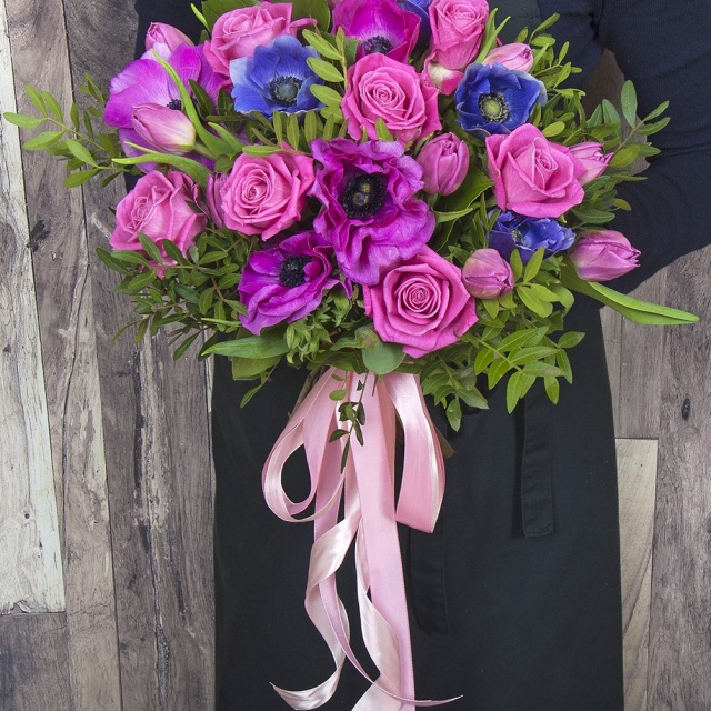 Букет из Анемонов, Роз и Тюльпанов «Забота о тебе»